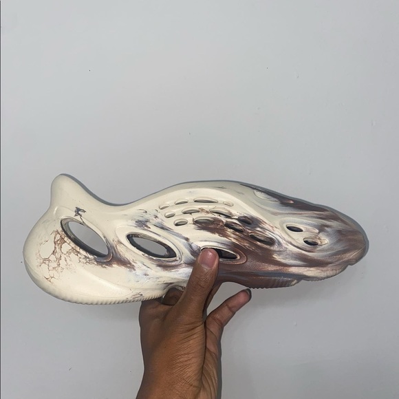 Yezzy Foam Runners “ MX Cream Clay “ - Picture 3 of 4